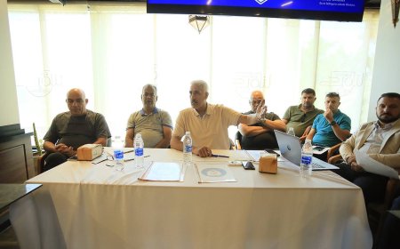 بحضور رئيس الاتحاد لجنة المسابقات تعقد اجتماعاً مع ممثلي اندية النخبة